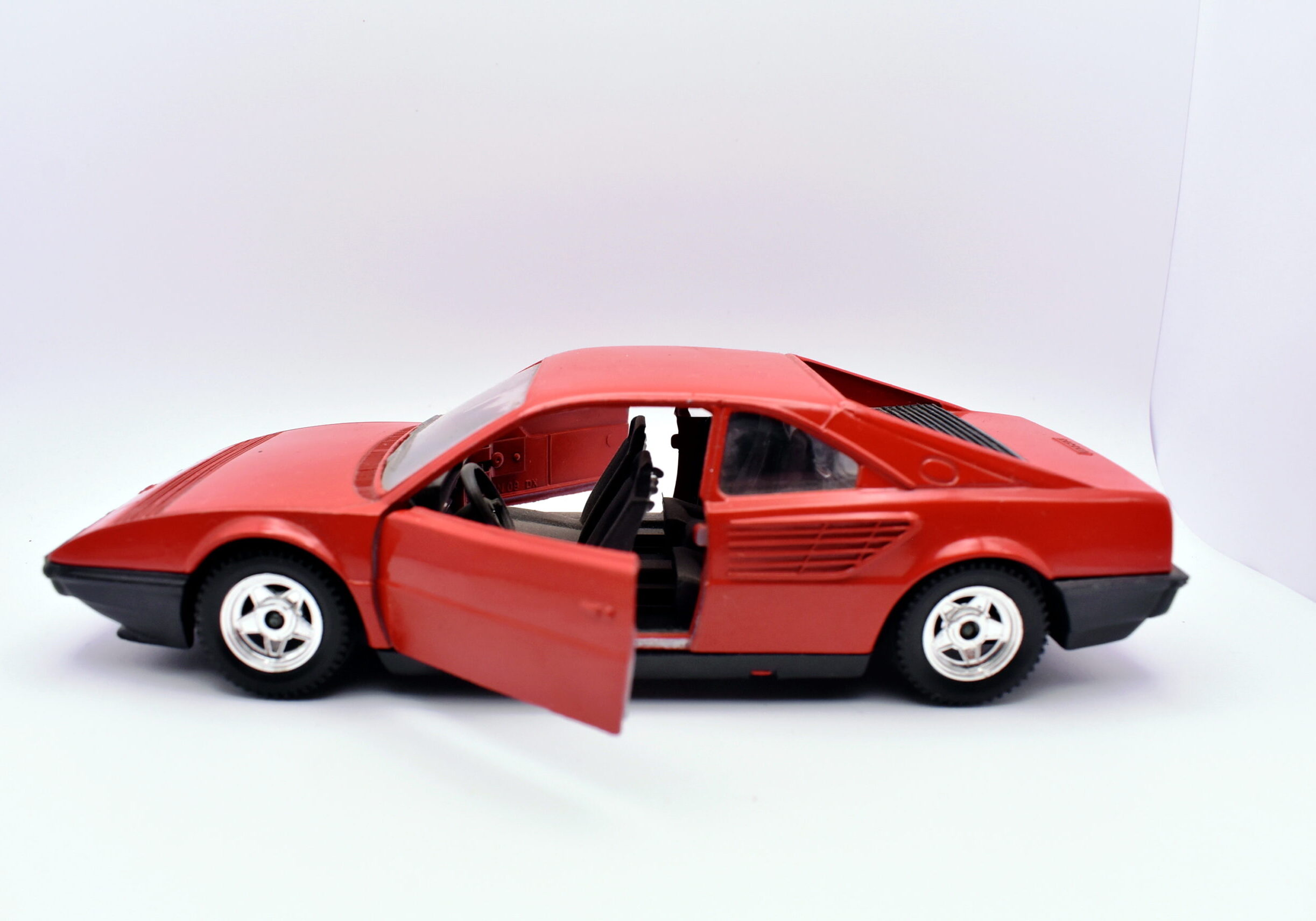 Modellino auto scala 1:24 Ferrari mondial 8 poistil modellismo statico da collezione - Image 2