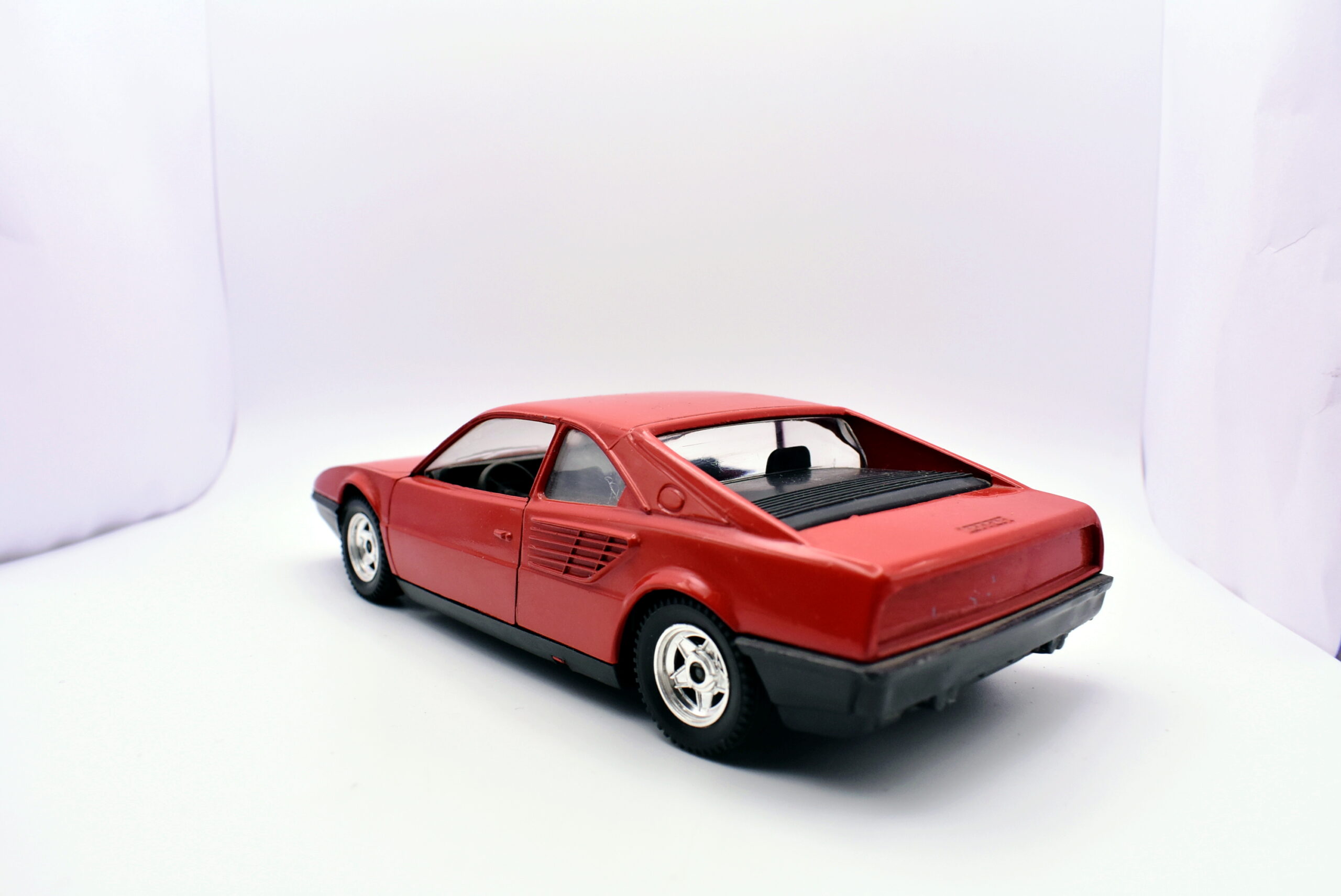 Modellino auto scala 1:24 Ferrari mondial 8 poistil modellismo statico da collezione - Image 3