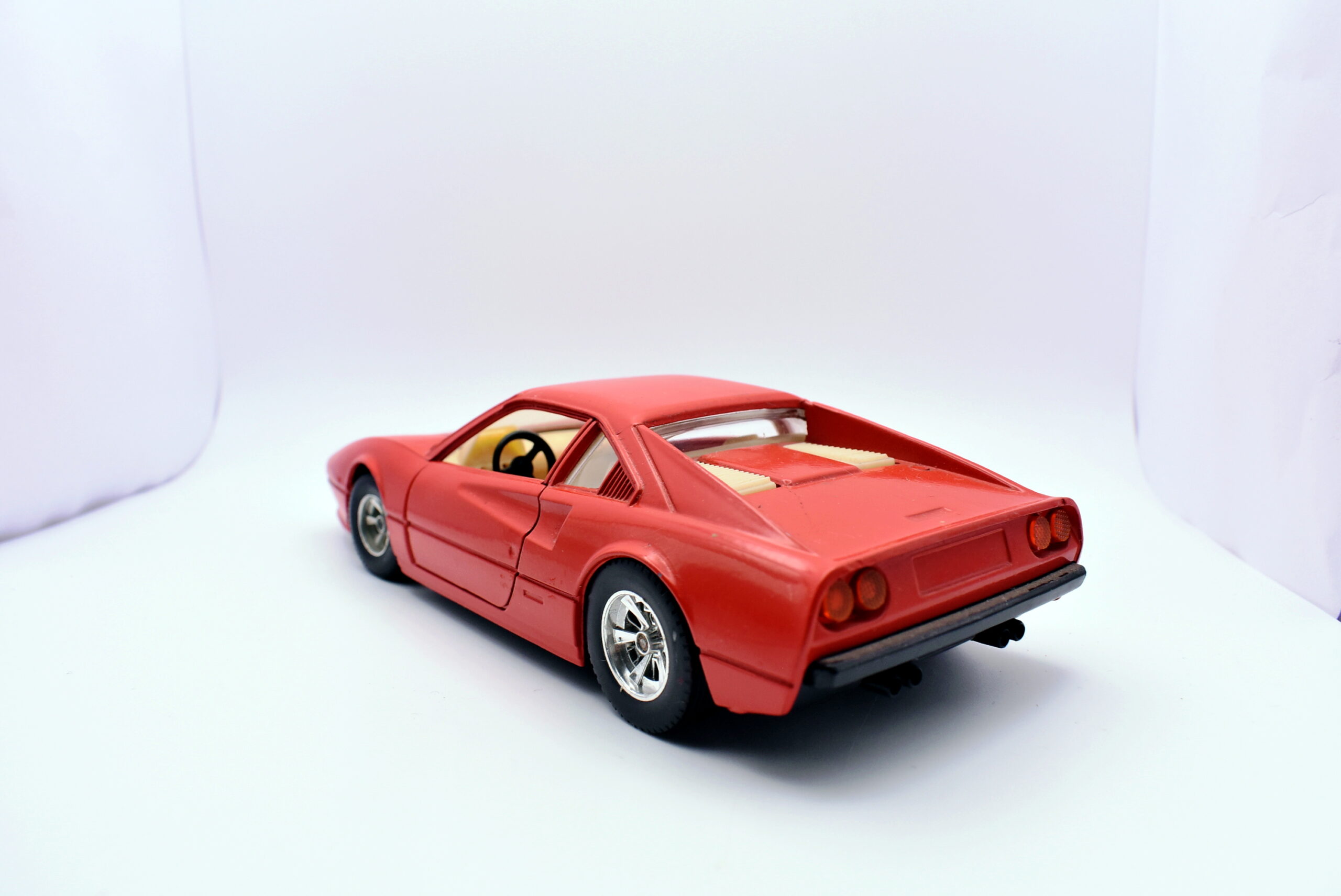 Modellino auto scala 1:24 Ferrari 308 gtb Burago modellismo statico da collezione - Image 4
