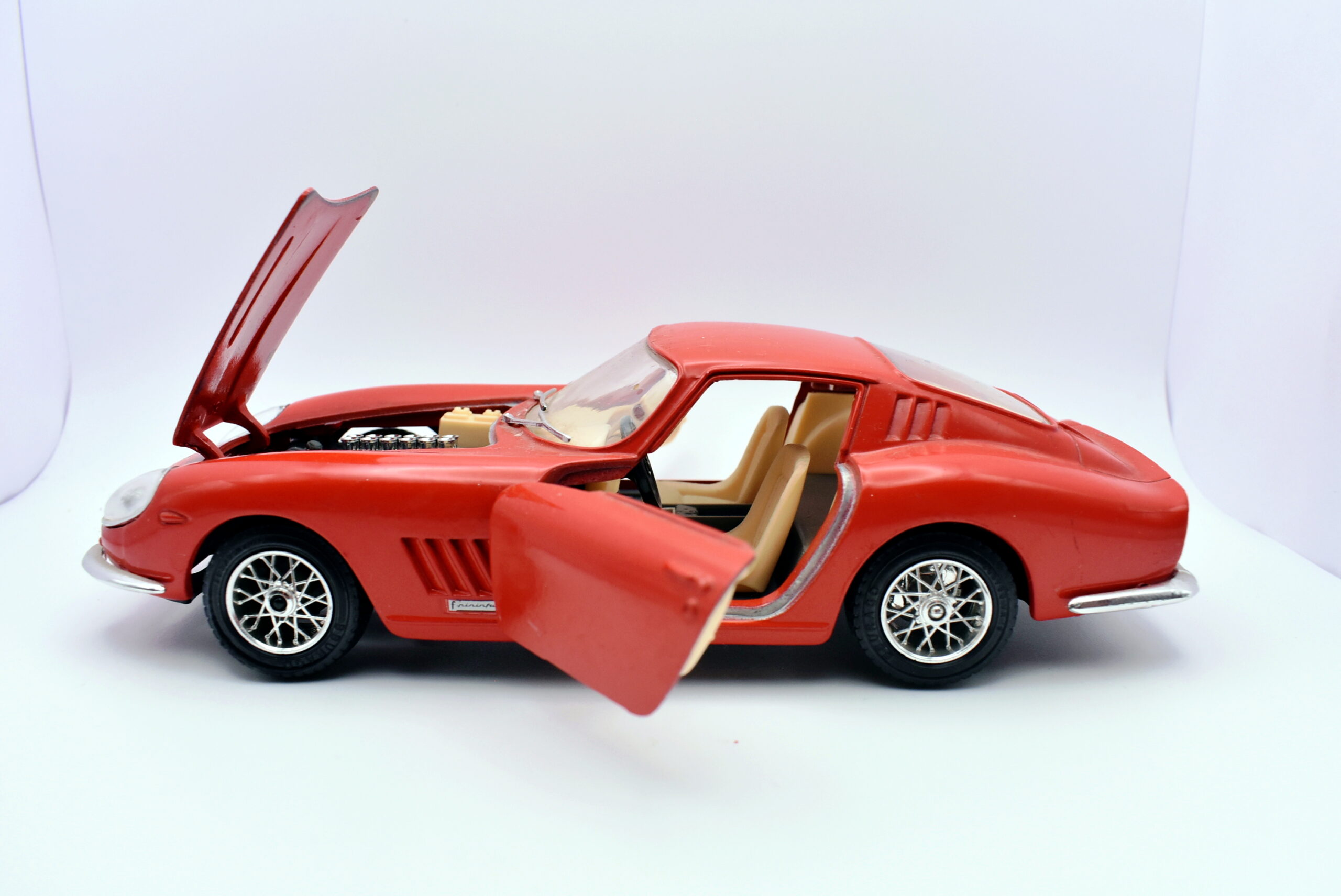 Modellino auto scala 1:24 Ferrari 275GTB 4 Burago modellismo statico da collezione - Image 2