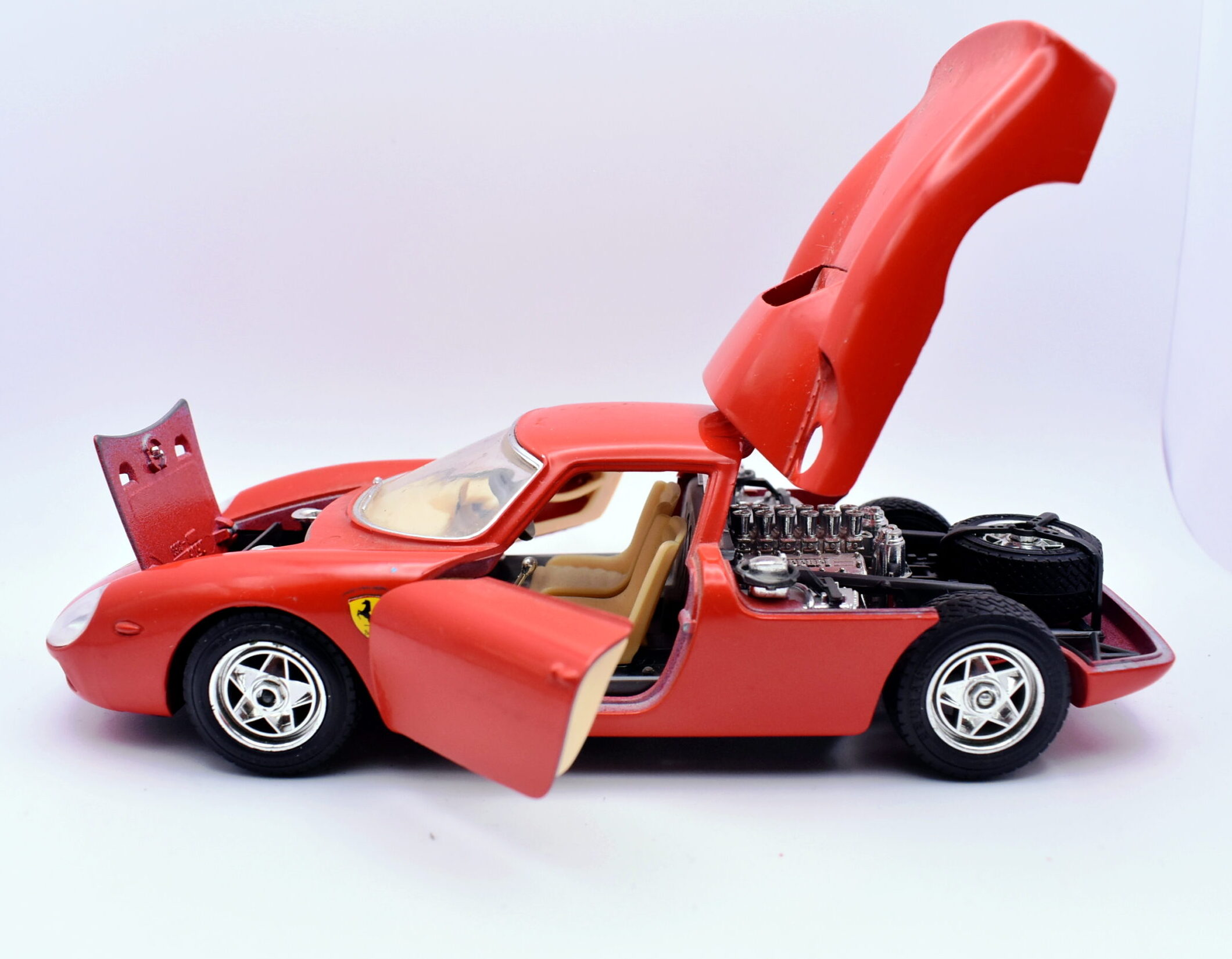 Modellino auto scala 1:24 Ferrari 250 le mans Burago modellismo statico da collezione