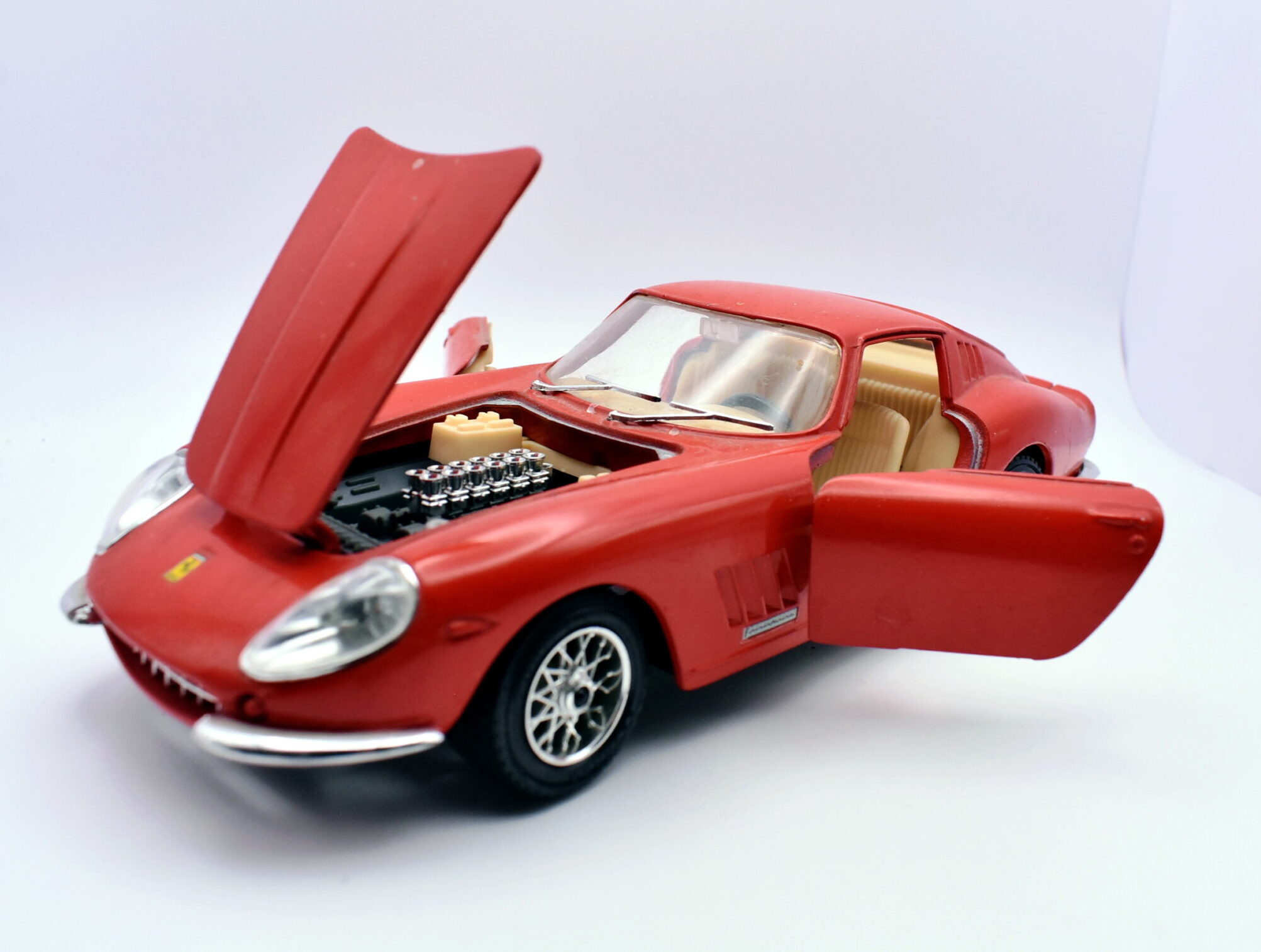 Modellino auto scala 1:24 Ferrari 275GTB 4 Burago modellismo statico da collezione