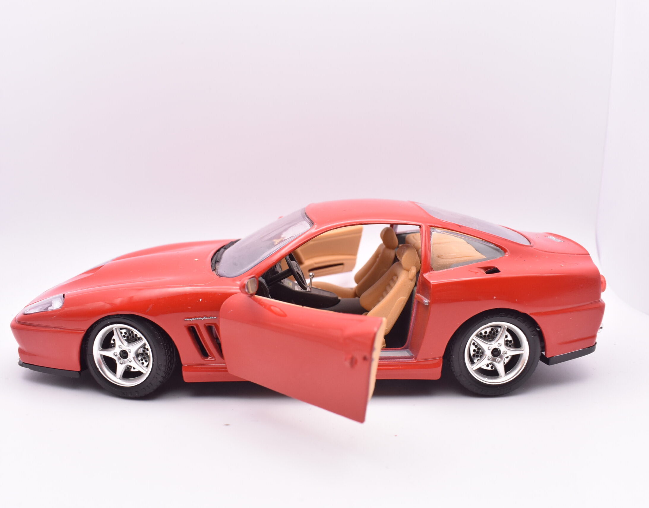 Modellino auto scala 1:24 Ferrari 550 maranello Burago modellismo statico da collezione
