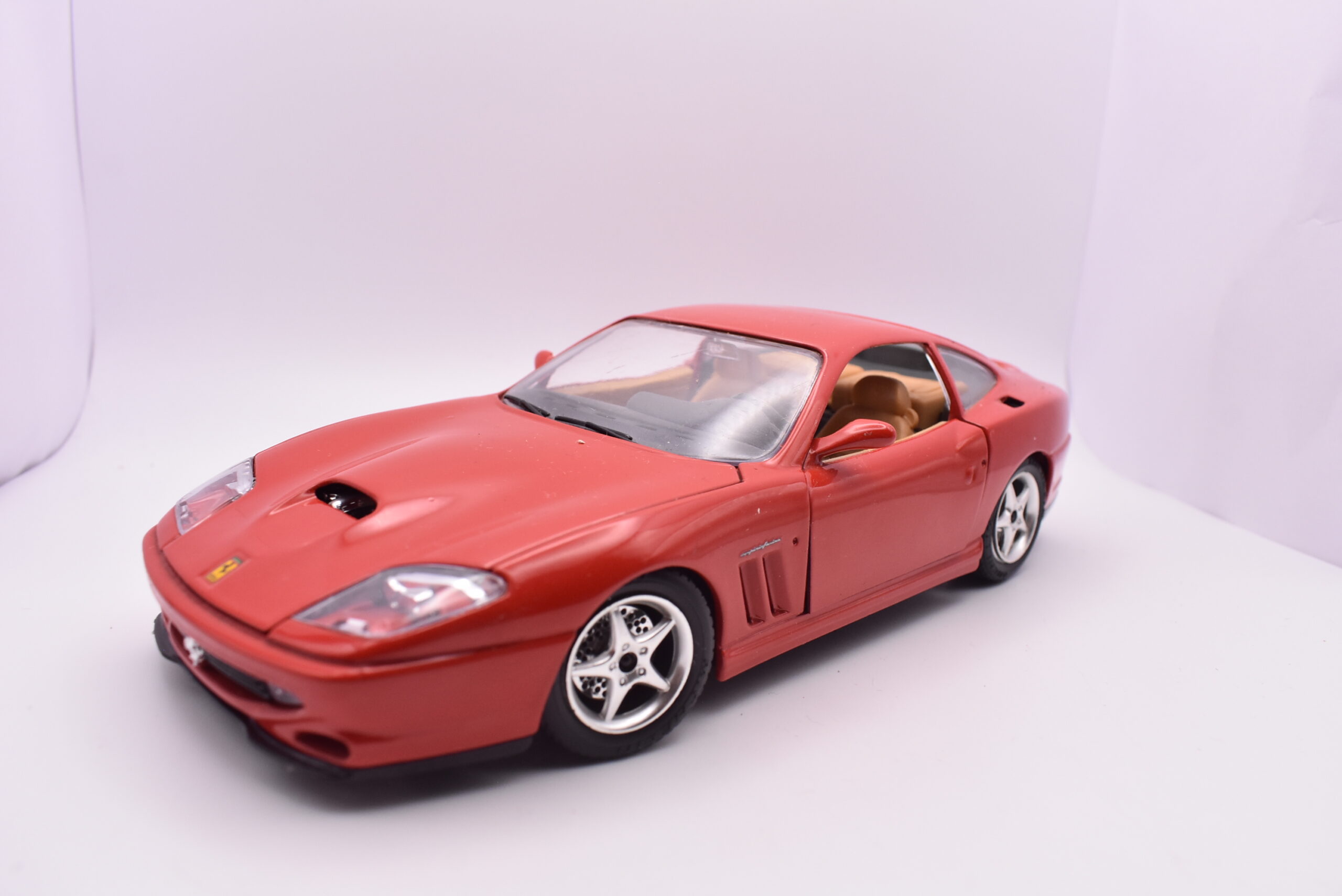 Modellino auto scala 1:24 Ferrari 550 maranello Burago modellismo statico da collezione - Image 2