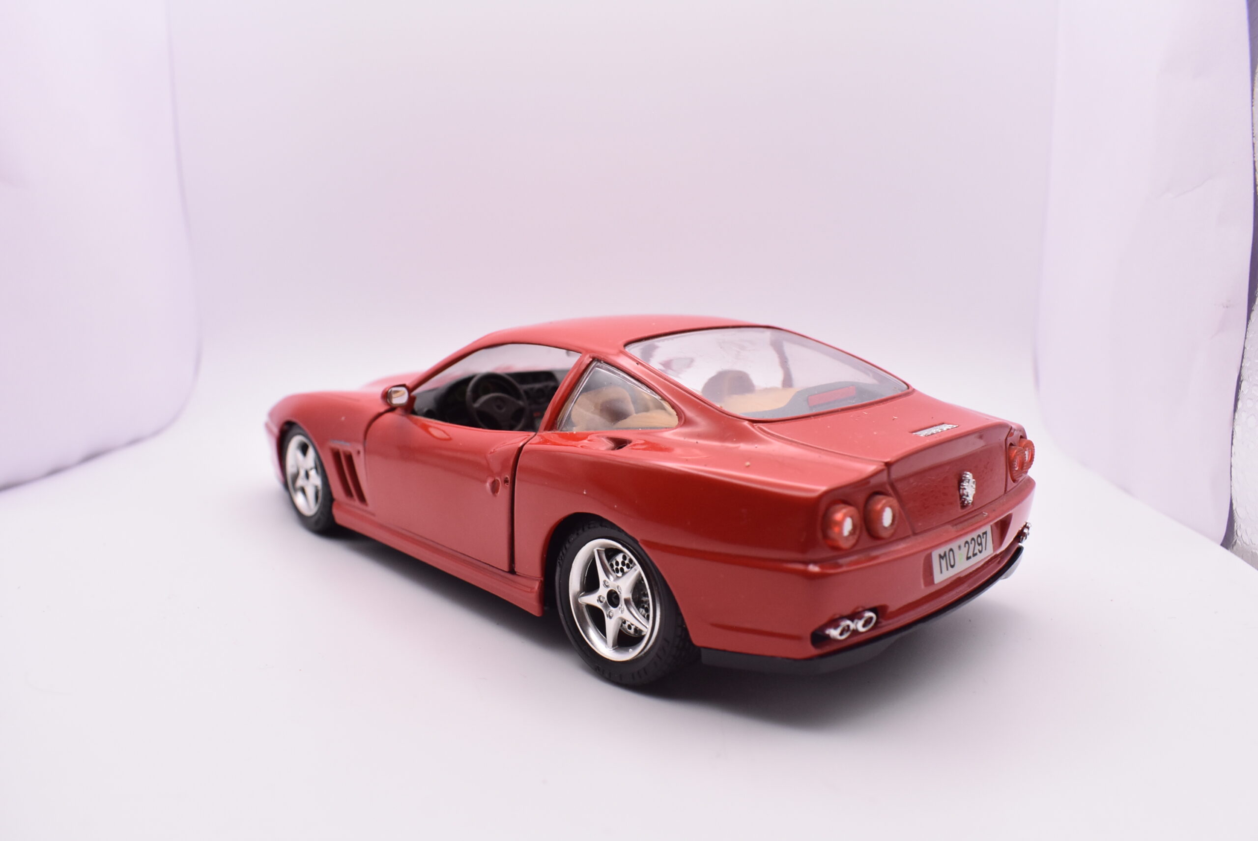 Modellino auto scala 1:24 Ferrari 550 maranello Burago modellismo statico da collezione - Image 3