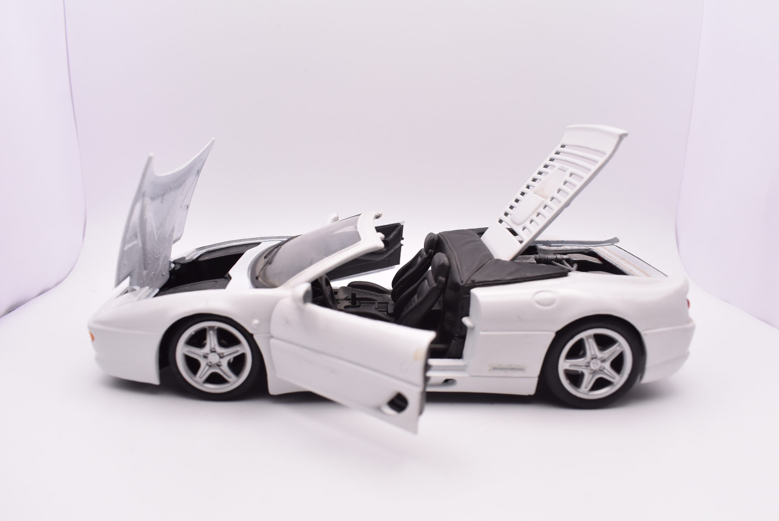 Modellino auto scala 1:24 Ferrari f355 maisto modellismo statico da collezione - Image 2