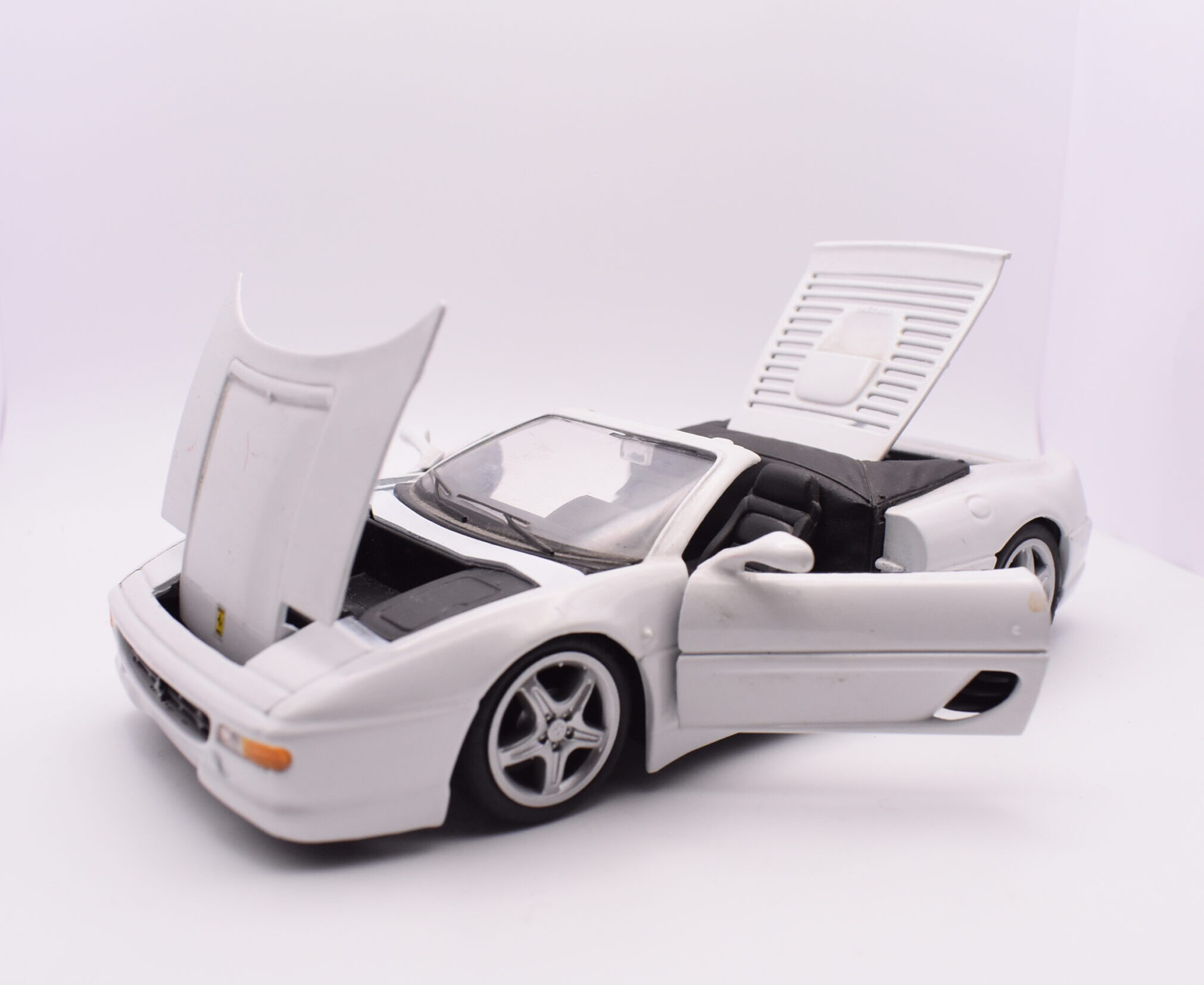 Modellino auto scala 1:24 Ferrari f355 maisto modellismo statico da collezione