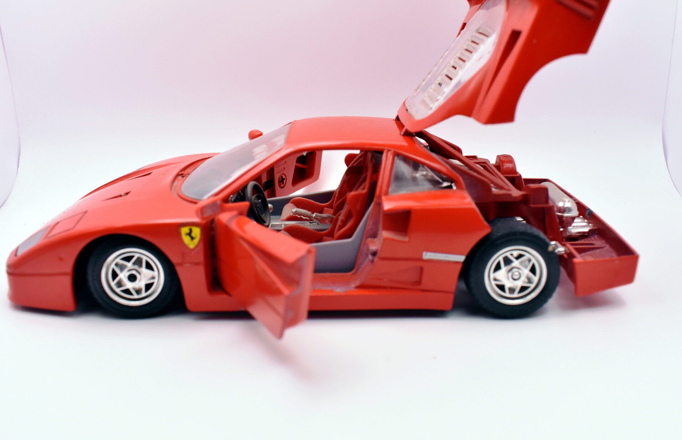 Modellino auto scala 1:24 Ferrari F40 Burago modellismo statico da collezione