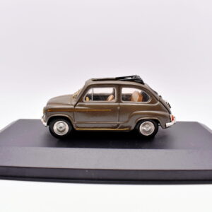 Modellino auto scala 1:43 fiat 600 Brumm diecast modellismo statico