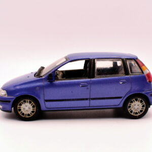 Modellino auto scala 1:43 fiat punto diecast modellismo statico