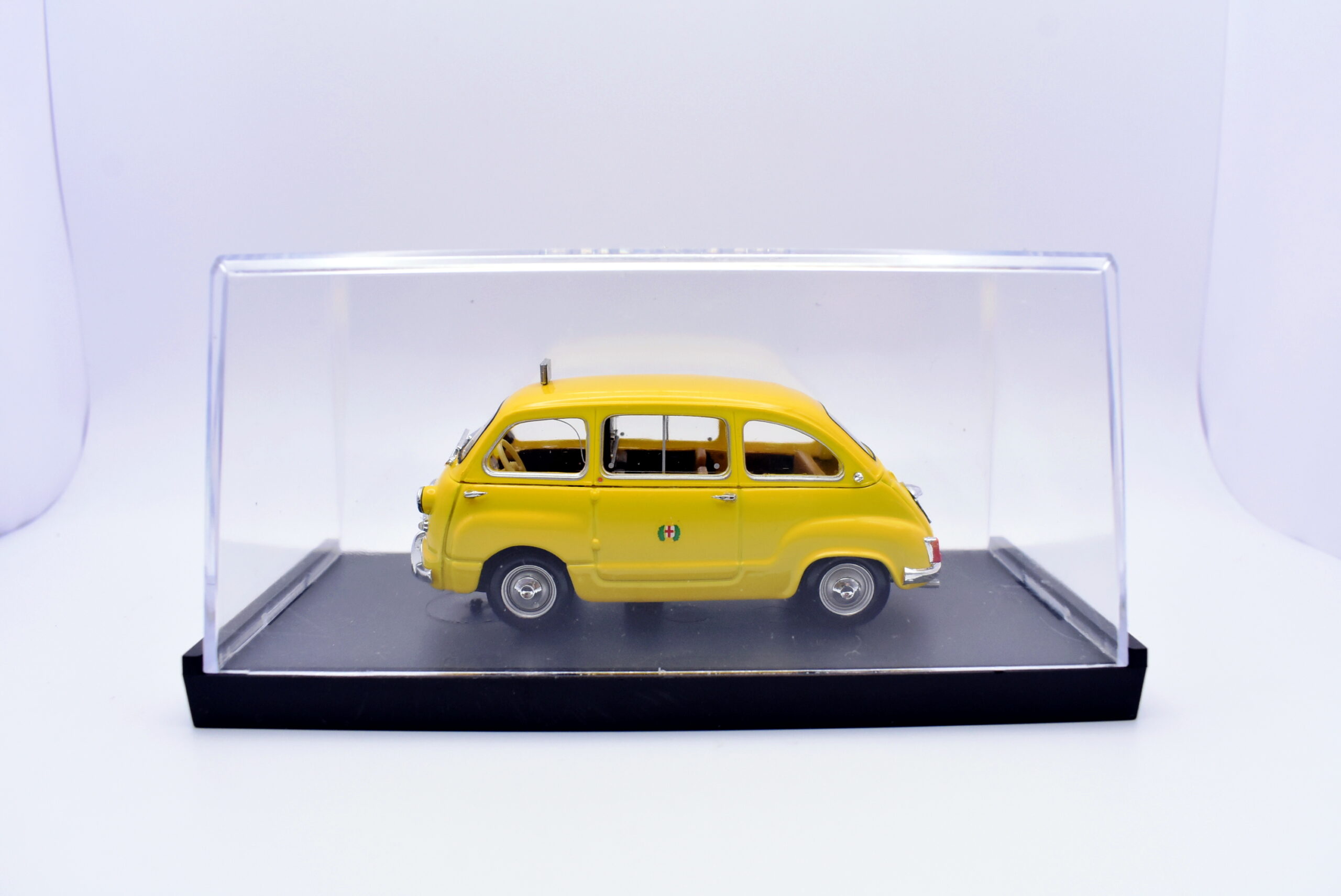 Modellino auto scala 1:43 fiat 600 D taxi multipla modellismo collezione brumm - Image 2