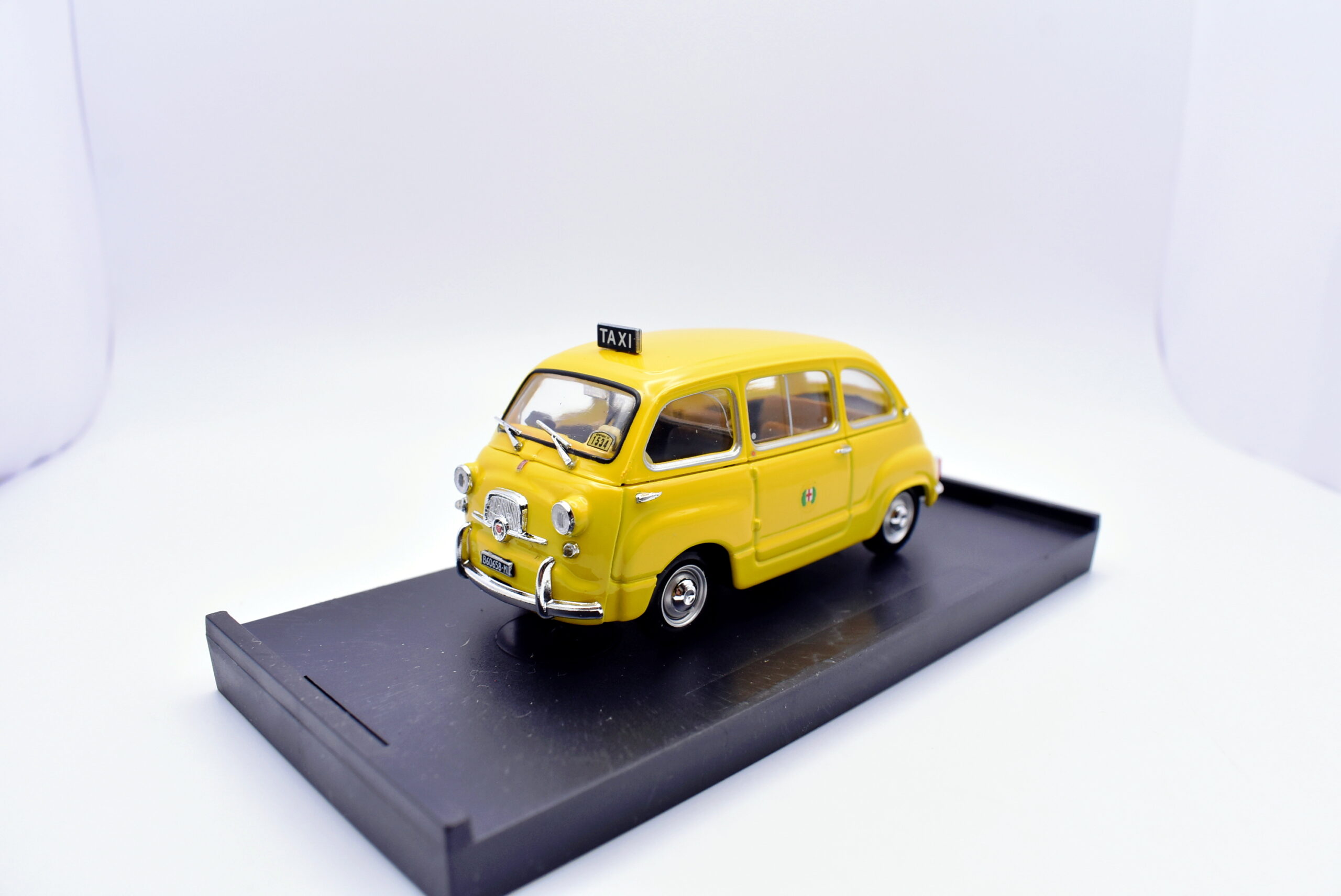 Modellino auto scala 1:43 fiat 600 D taxi multipla modellismo collezione brumm - Image 3