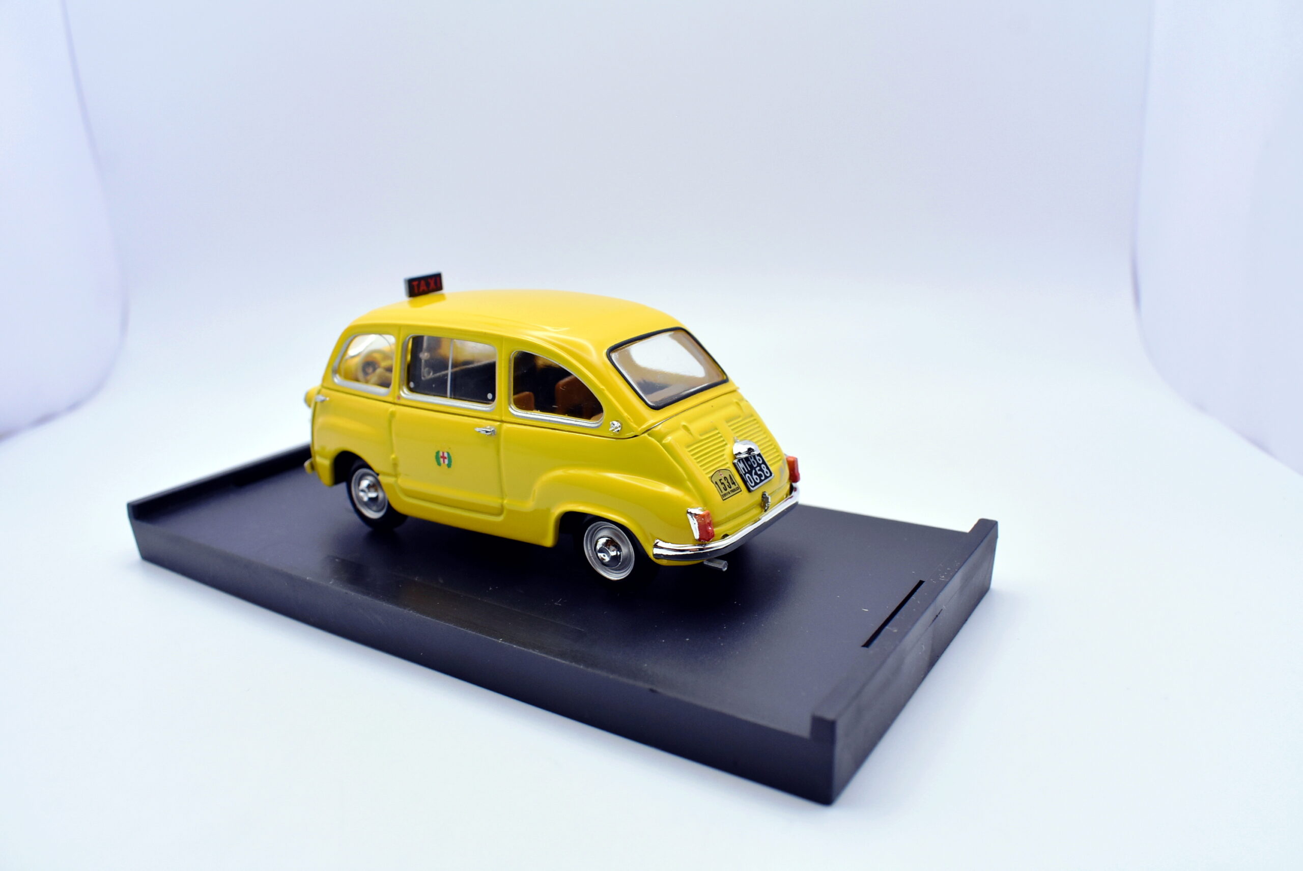 Modellino auto scala 1:43 fiat 600 D taxi multipla modellismo collezione brumm - Image 4