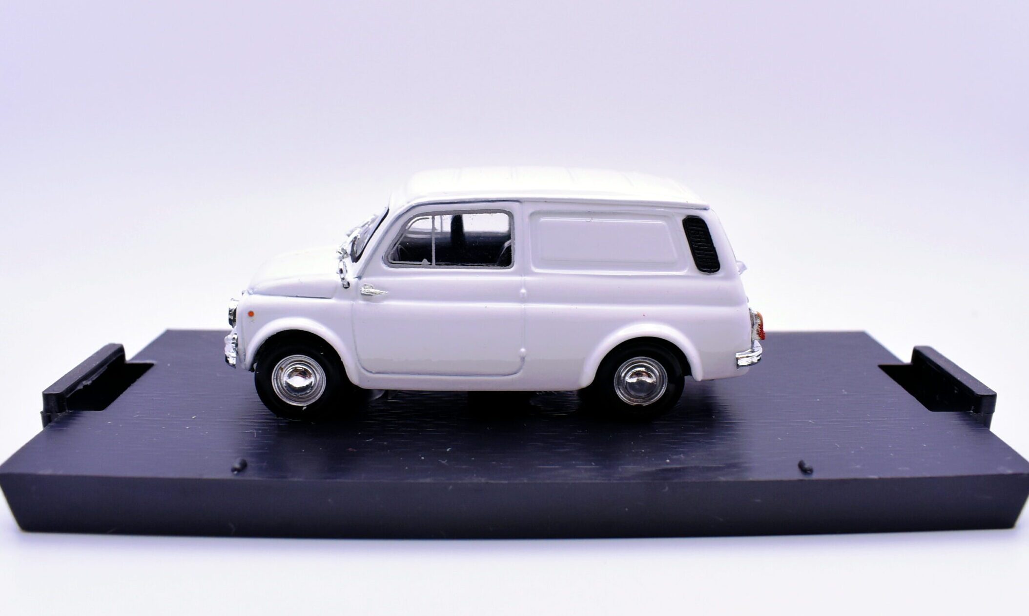 Modellino auto scala 1:43 autobianchi 500 diecast modellismo collezione brumm