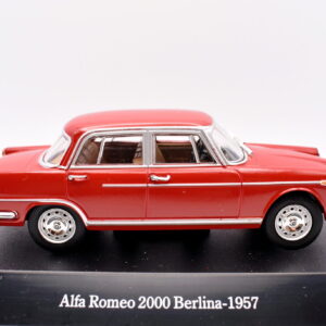 Modellino auto scala 1:43 alfa romeo 2000 berlina diecast modellismo collezione Starline