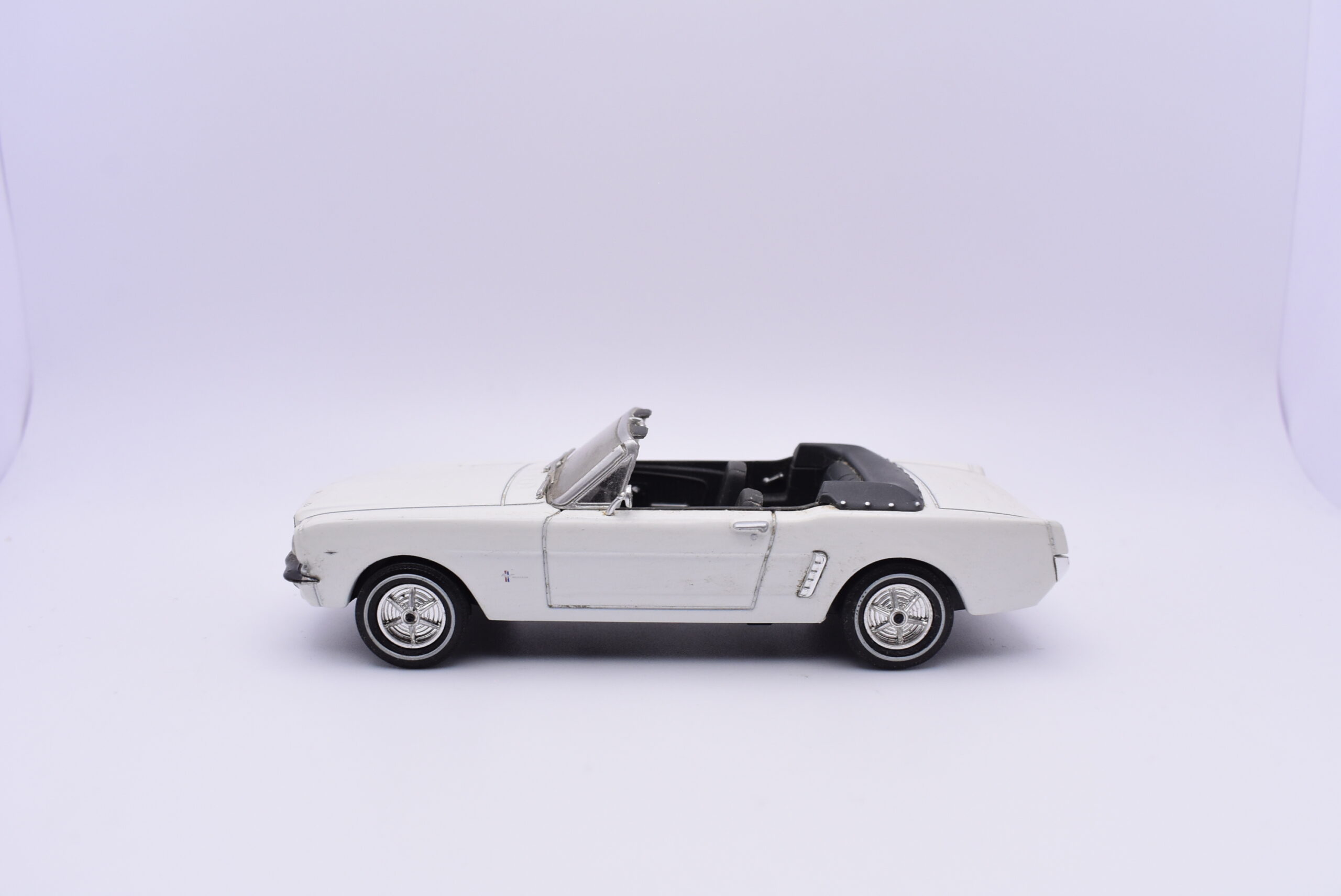Modellino auto scala 1:43 ford mustang cabrio diecast modellismo statico - Image 2