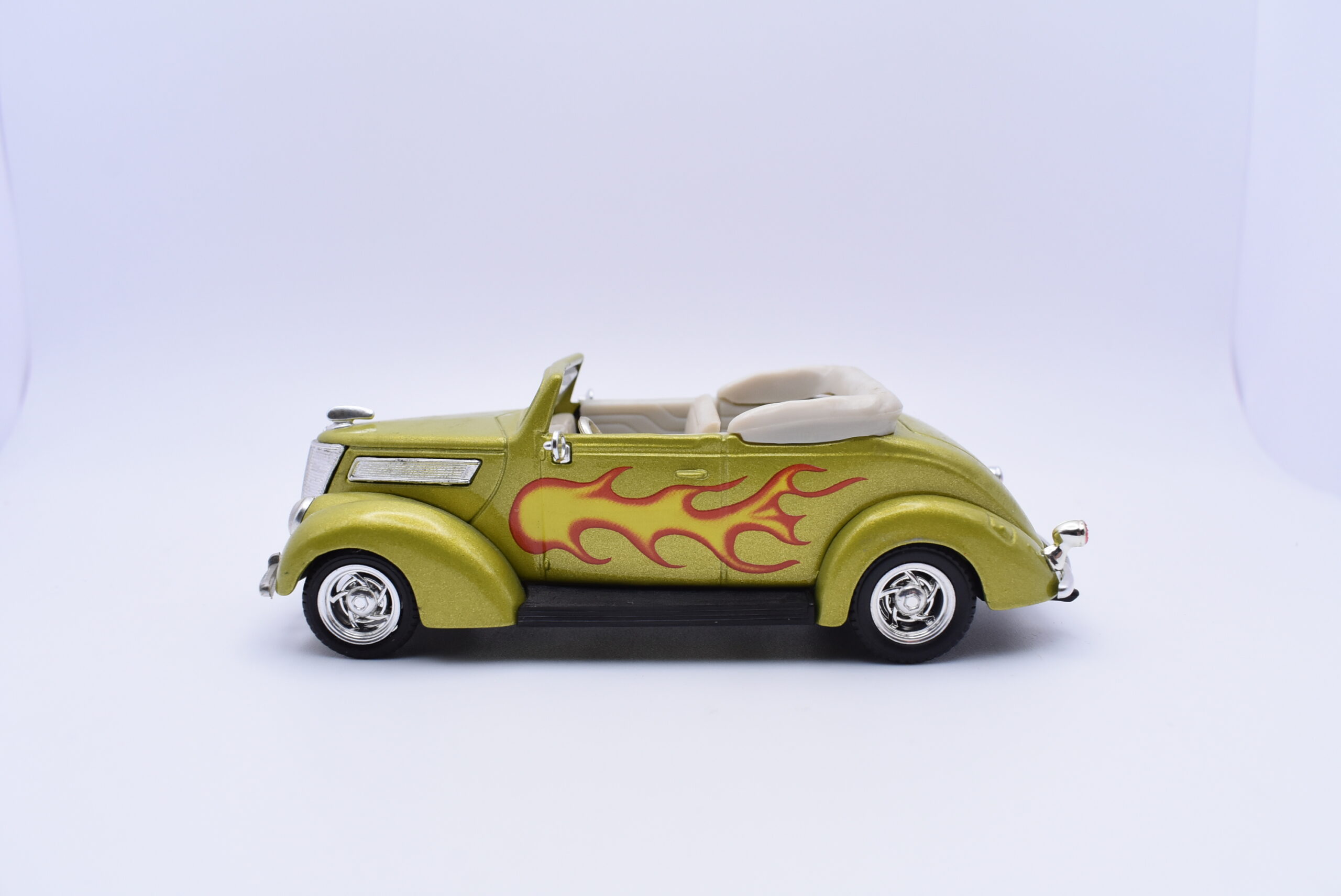 Modellino auto scala 1:43 ford convertible 37 diecast modellismo statico