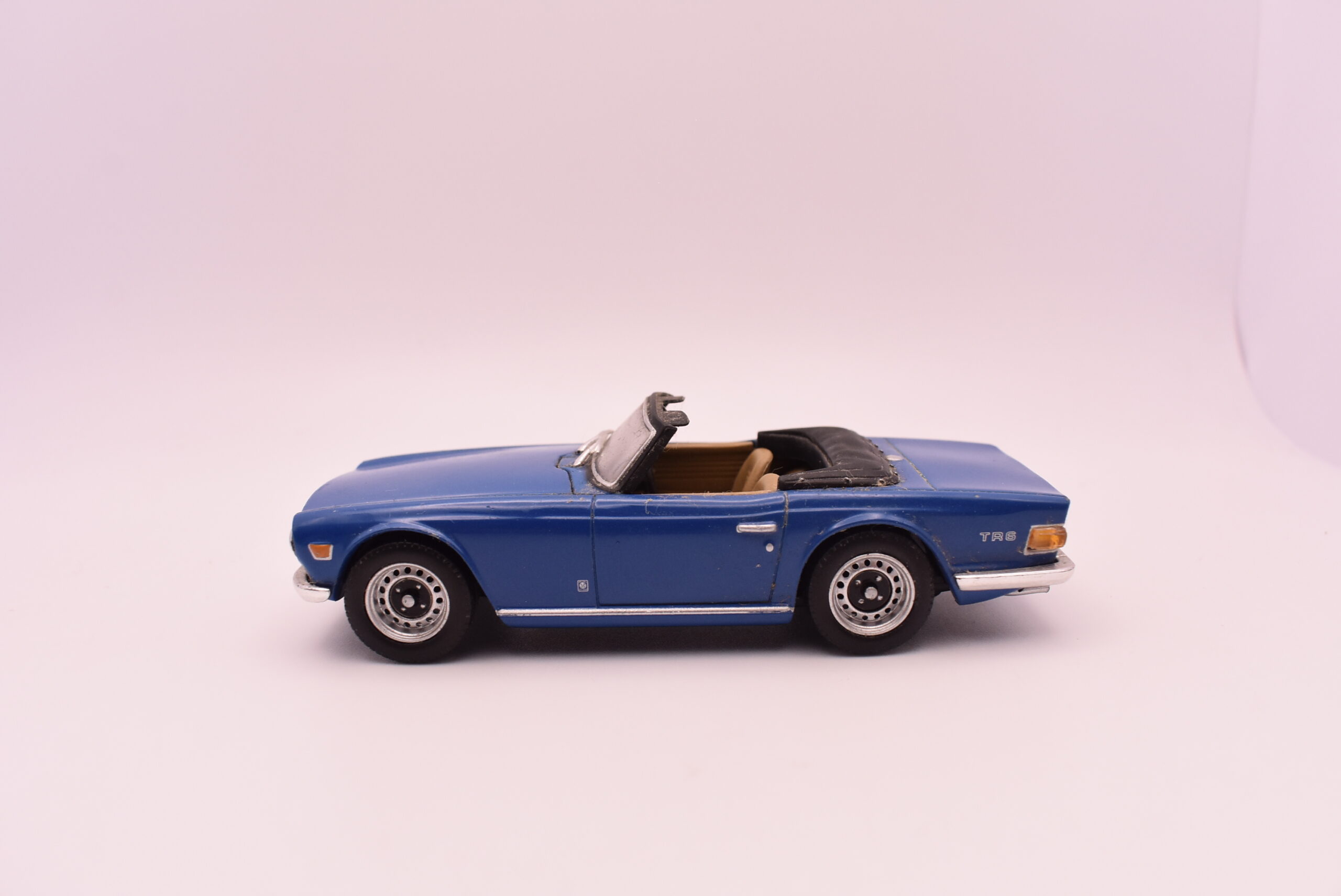 Modellino auto scala 1:43 triumph tr6 diecast modellismo statico - Image 2