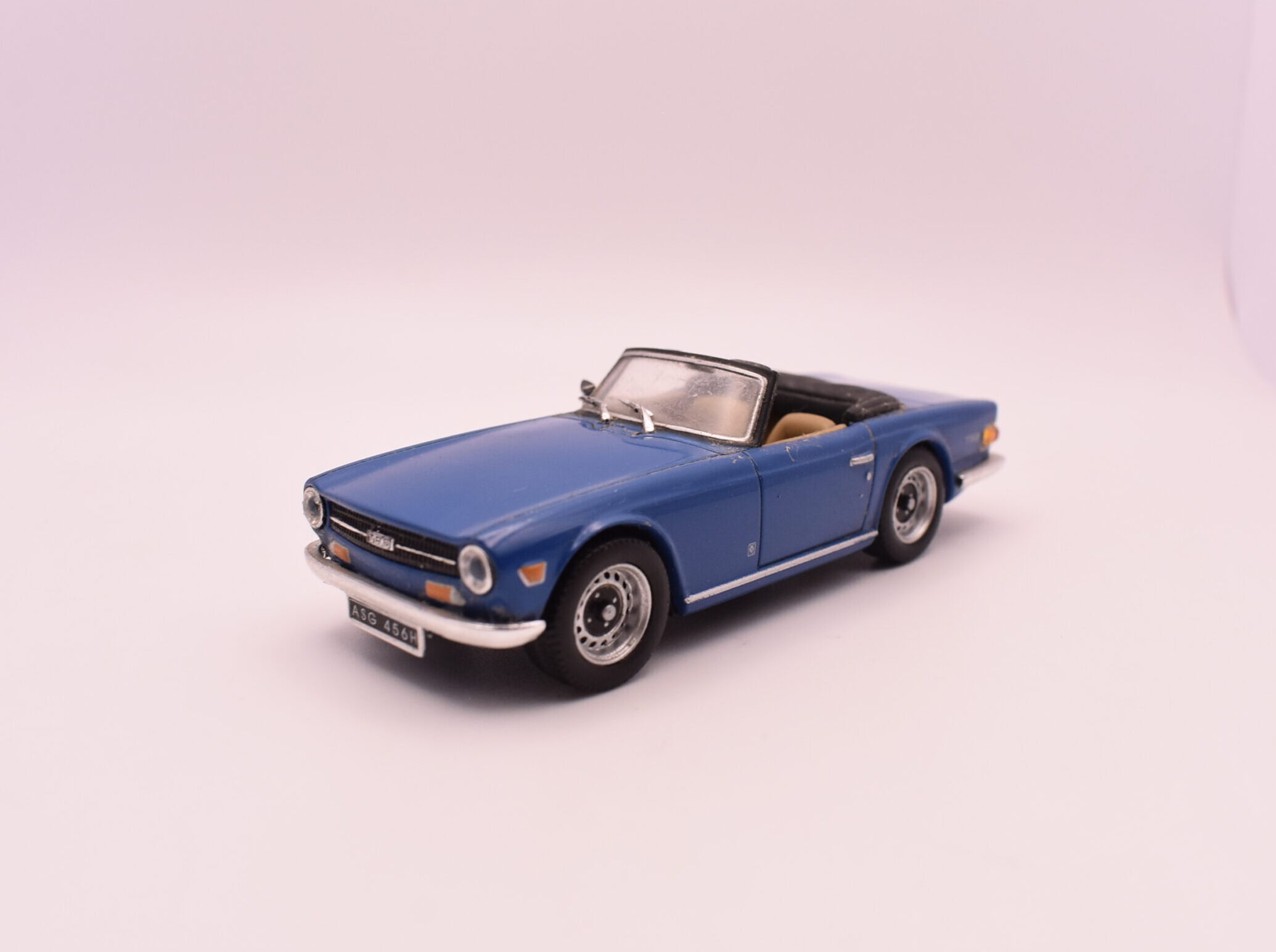 Modellino auto scala 1:43 triumph tr6 diecast modellismo statico