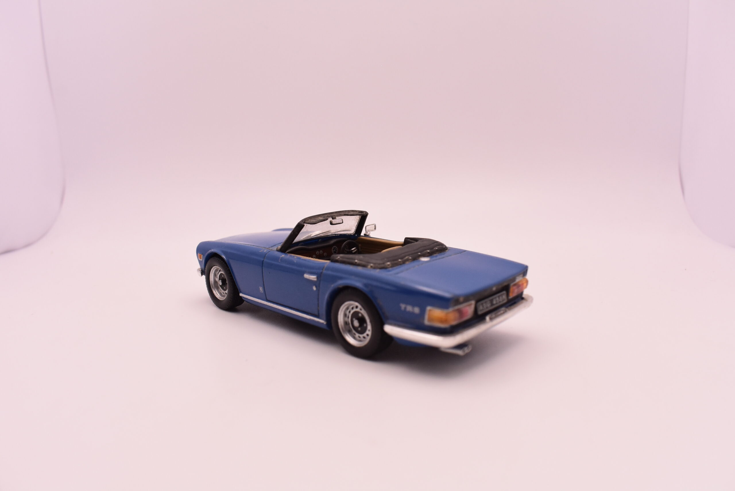 Modellino auto scala 1:43 triumph tr6 diecast modellismo statico - Image 3