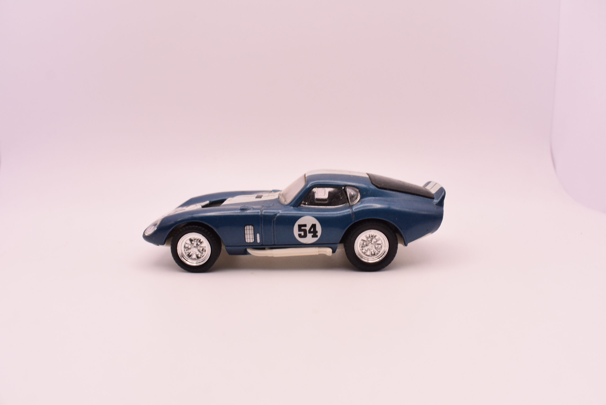 Modellino auto scala 1:43 shelby cobra daytona coupe road signature diecast modellismo statico - Image 2