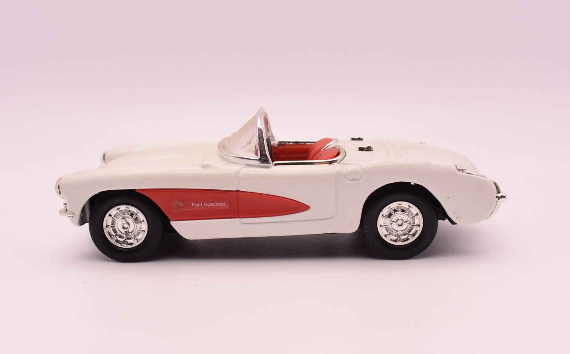 Modellino auto scala 1:43 corvette used under license road signature diecast modellismo statico