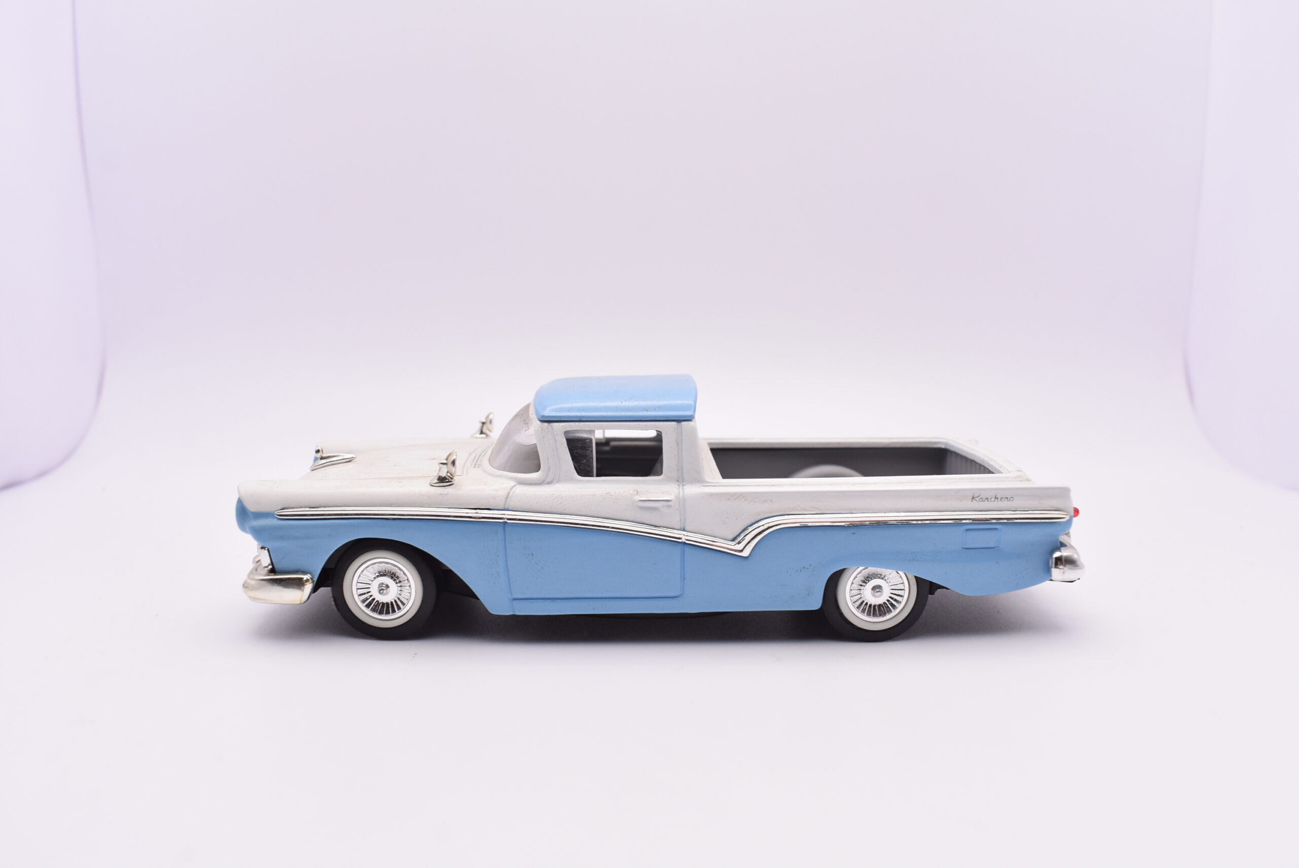 Modellino auto scala 1:43 ford ranchero road signature diecast modellismo statico