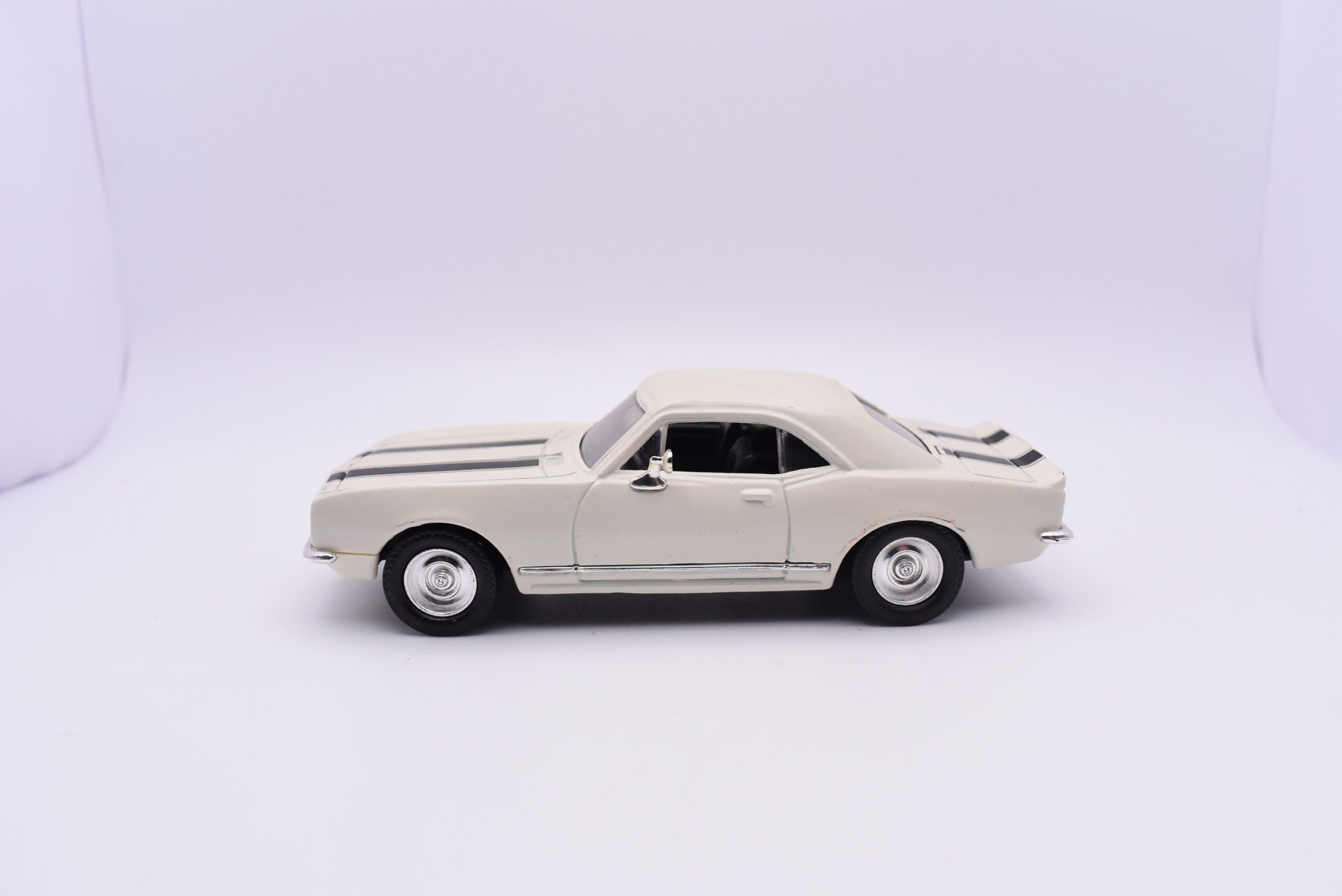 Modellino auto scala 1:43 chevrolet camaro z-28 road signature diecast modellismo statico - Image 2