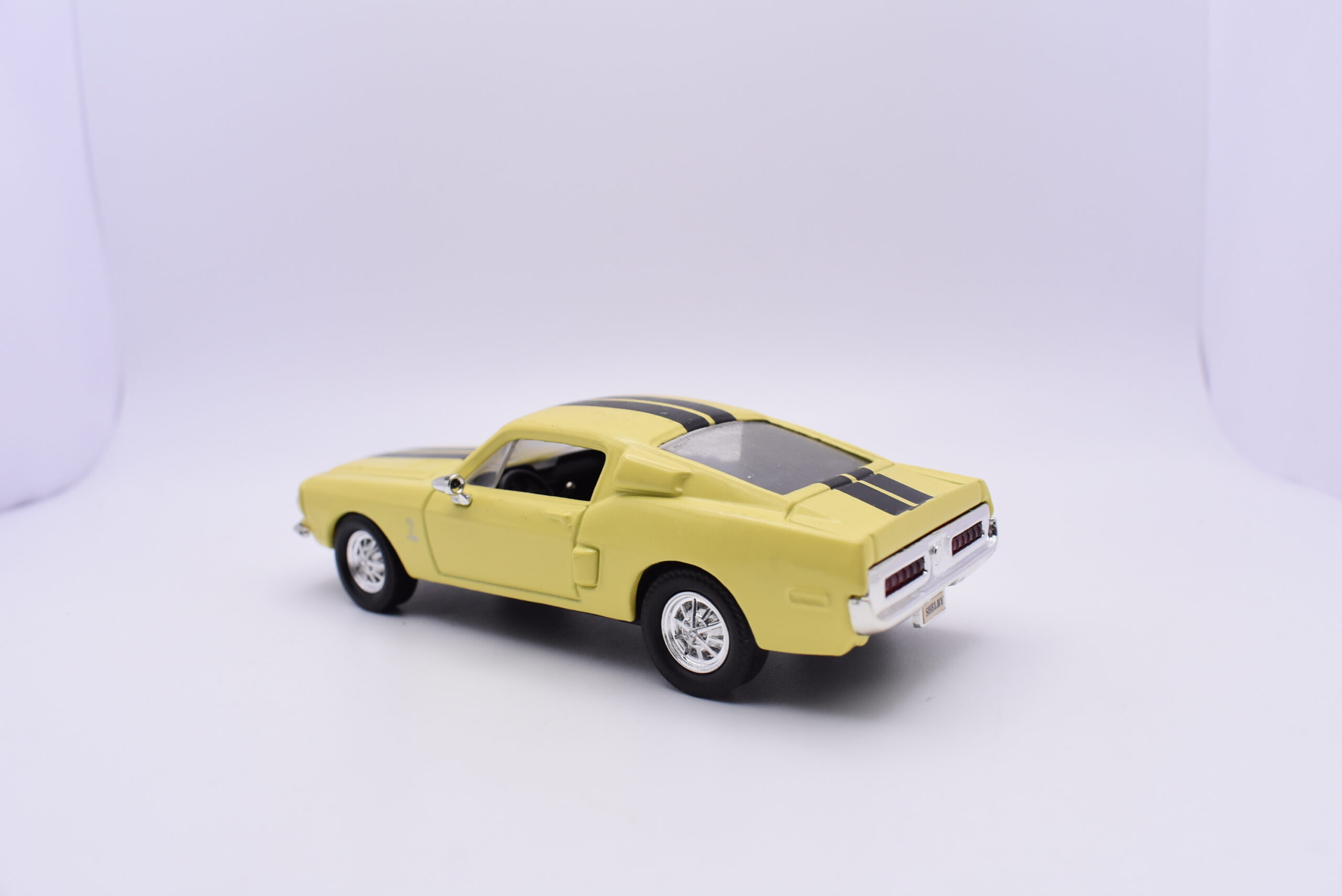 Modellino auto scala 1:43 ford shelby gt 500kr road signature diecast modellismo statico - Image 3
