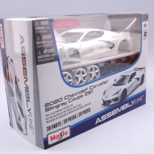 Modellino auto kit di montaggio model kit Maisto CHEVROLET CORVETTE STINGRAY COUPE' Z51 2020 WHITE KIT 1:24 modellismo