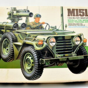 Modellino auto model kit montaggio M151A2 tamiya scala 1:35 modellismo
