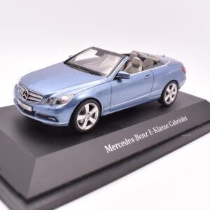 Modellino auto mercedes benz E Klasse cabriolet scala 1:43 diecast modellismo statico