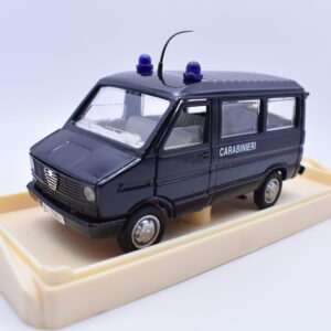 Modellino auto scala 1:43 furgone Iveco Daily carabinieri old cars modellismo