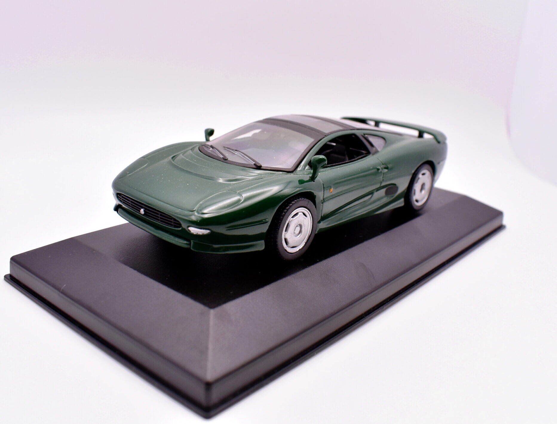 Modellino auto scala 1:43 jaguar XJ220 modellismo da collezione