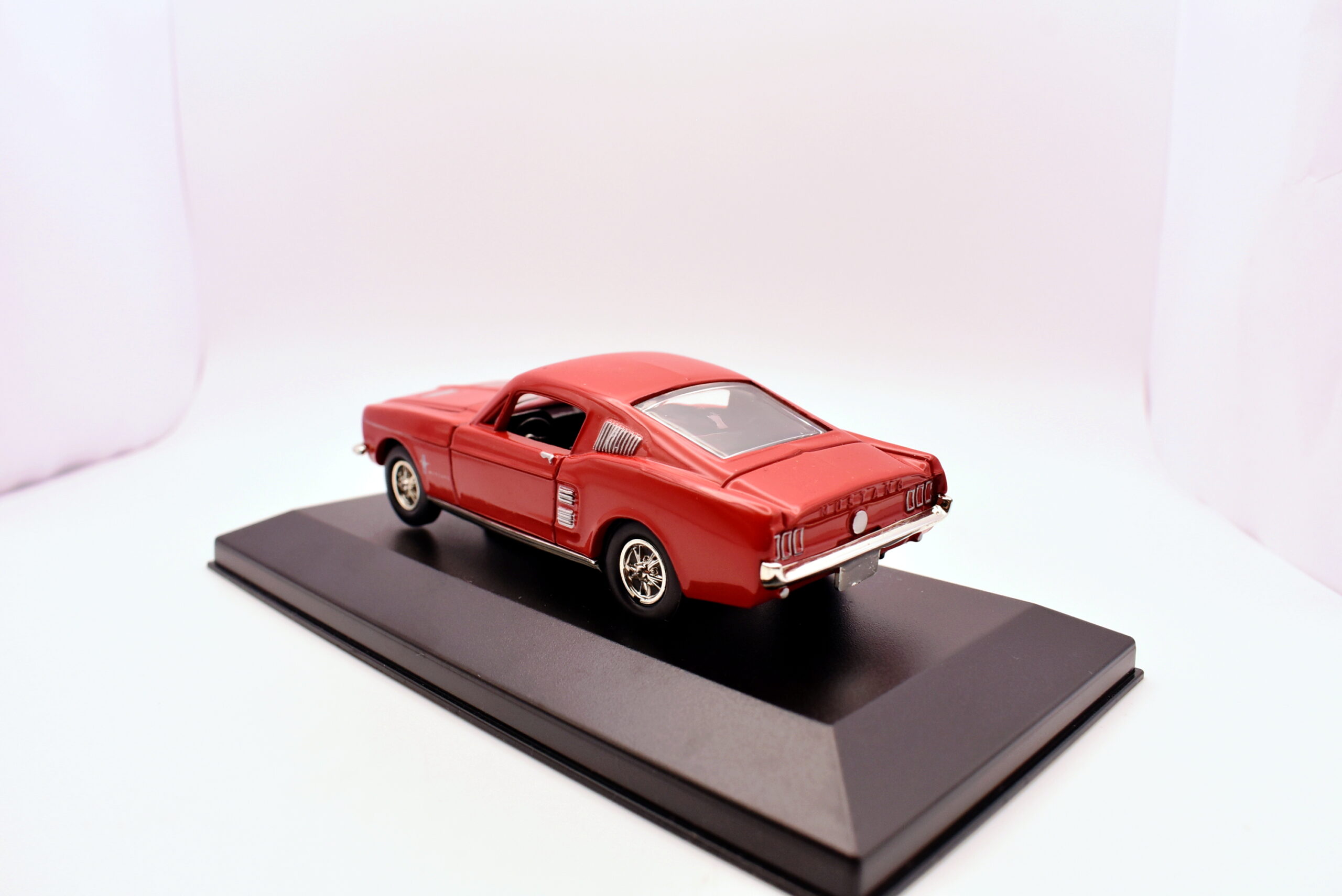 Modellino auto scala 1:43 ford mustang modellismo da collezione - Image 3