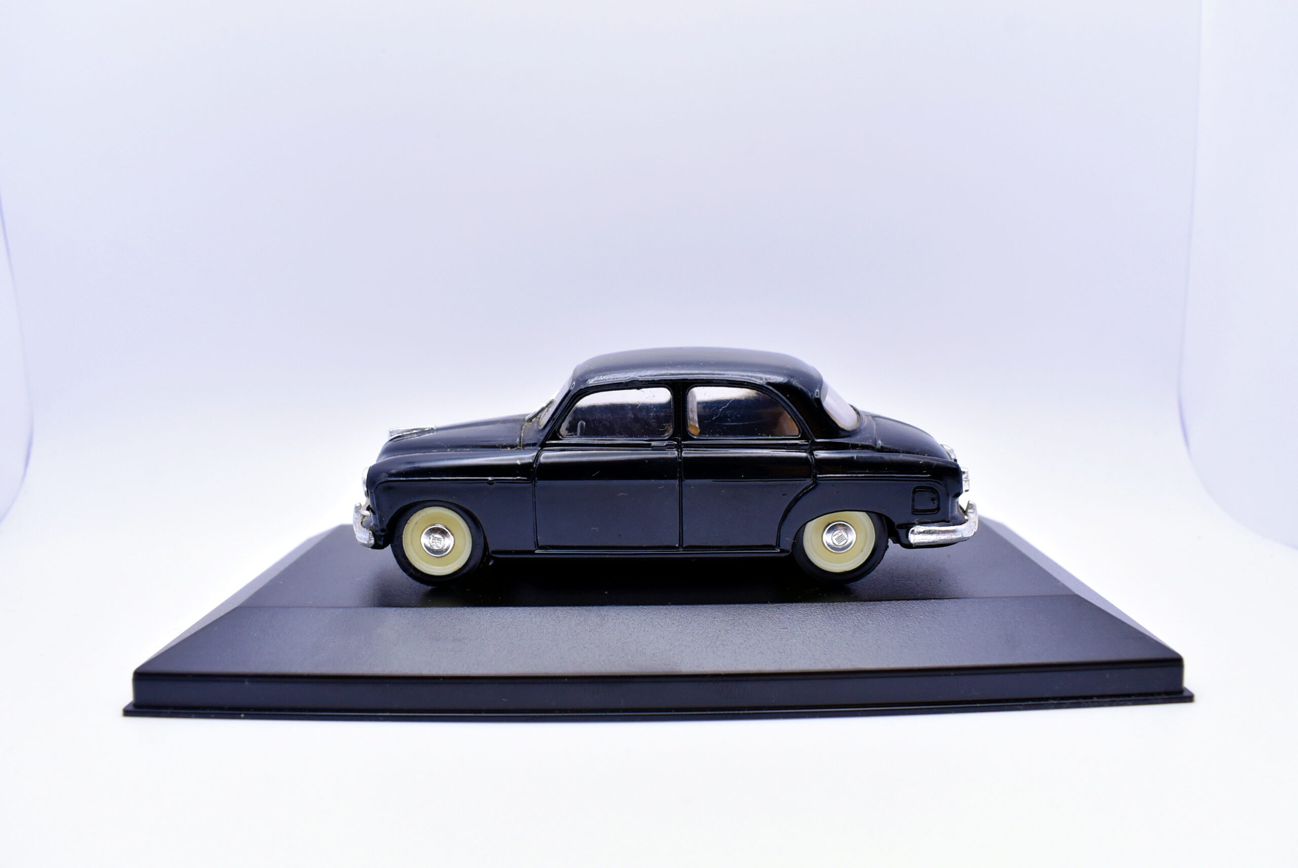 Modellino auto scala 1:43 fiat 1400 modellismo da collezione - Image 2