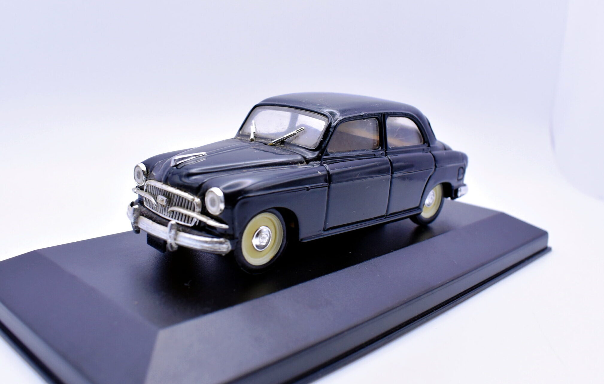 Modellino auto scala 1:43 fiat 1400 modellismo da collezione