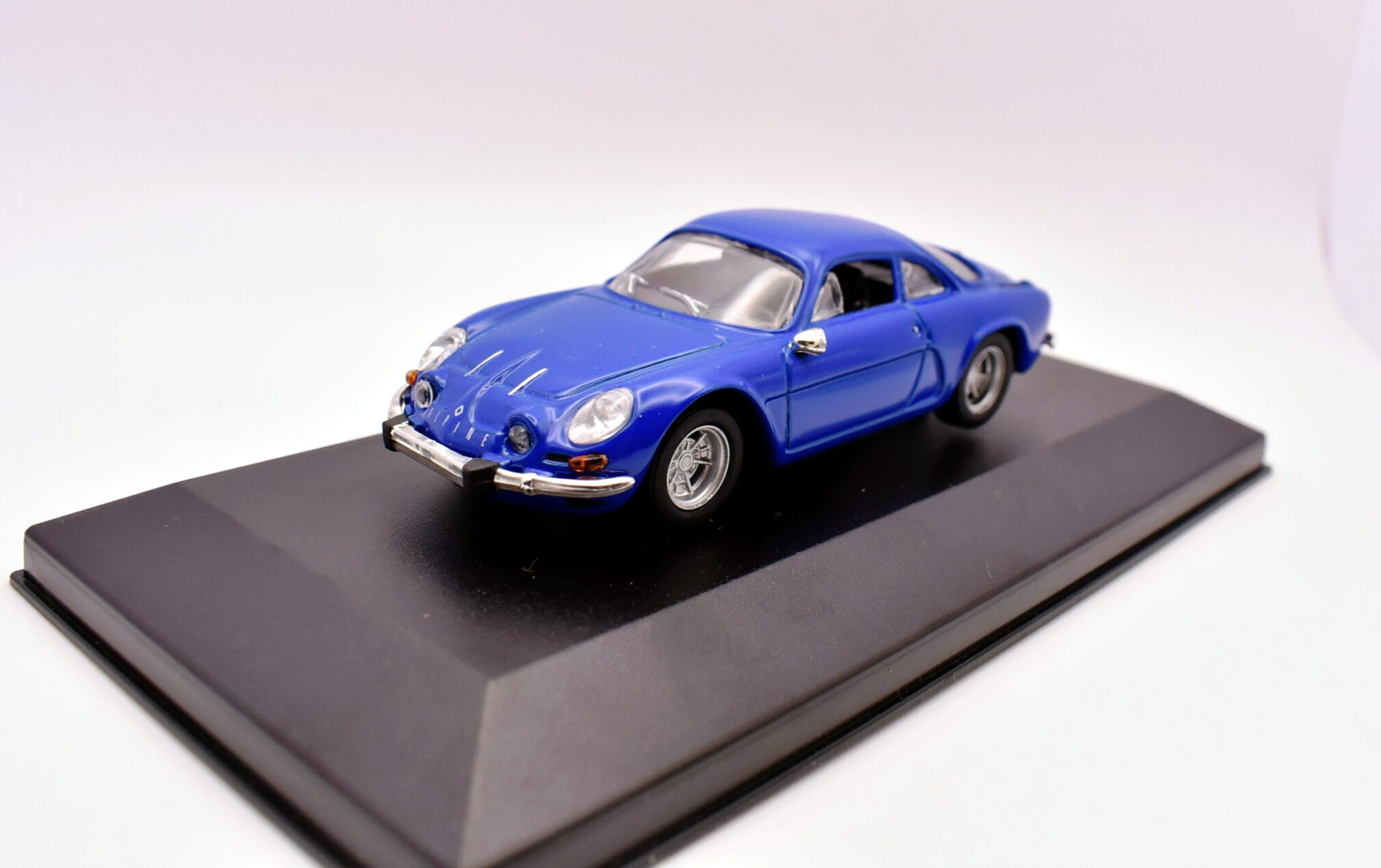 Modellino auto scala 1:43 renault ALPINE modellismo statico diecast collezione