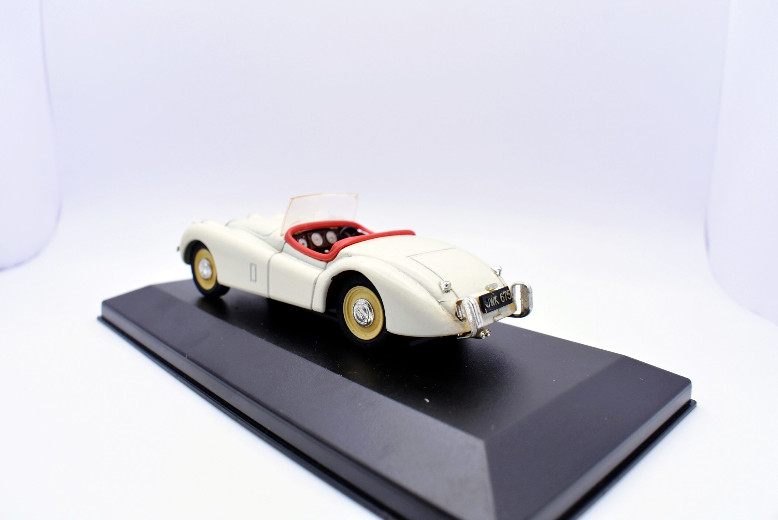 Modellino auto scala 1:43 jaguar xk120 brumm modellismo da collezione - Image 3