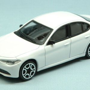 Modellino auto scala 1:43 Burago ALFA ROMEO GIULIA bianco diecast modellismo statico