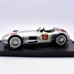 Modellino auto scala 1:43 mercedes W196 racing Brumm diecast modellismo statico