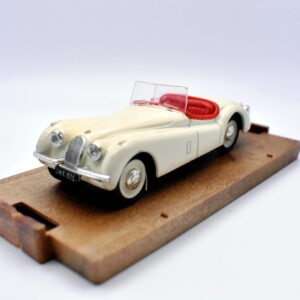 Modellino auto scala 1:43 jaguar xk 120 diecast modellismo collezione brumm