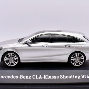 Modellino Auto Scala 1:43 mercedes benz CLA klasse shooting brake Kyosho modellismo statico
