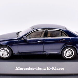 Modellino Auto Scala 1:43 mercedes benz e klasse Kyosho modellismo statico