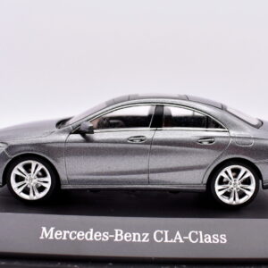Modellino auto scala 1:43 mercedes benz CLA Class schuco modellismo