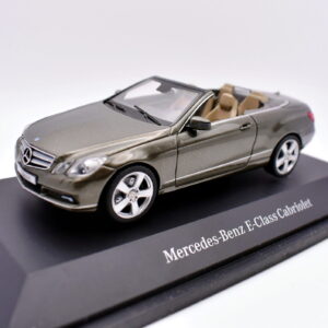Modellino auto scala 1:43 mercedes benz E klasse cabriolet schuco modellismo
