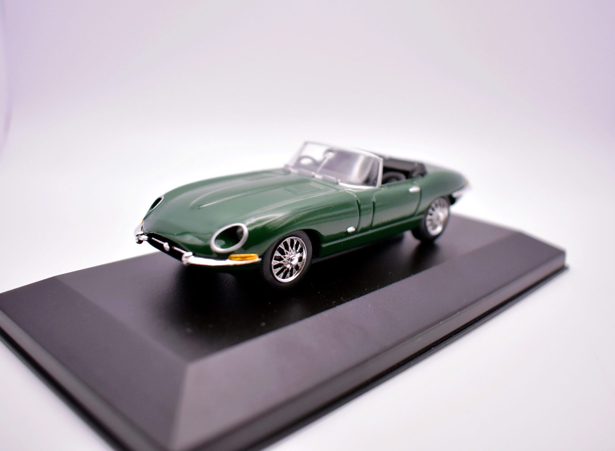 Modellino auto scala 1:43 jaguar e type modellismo da collezione