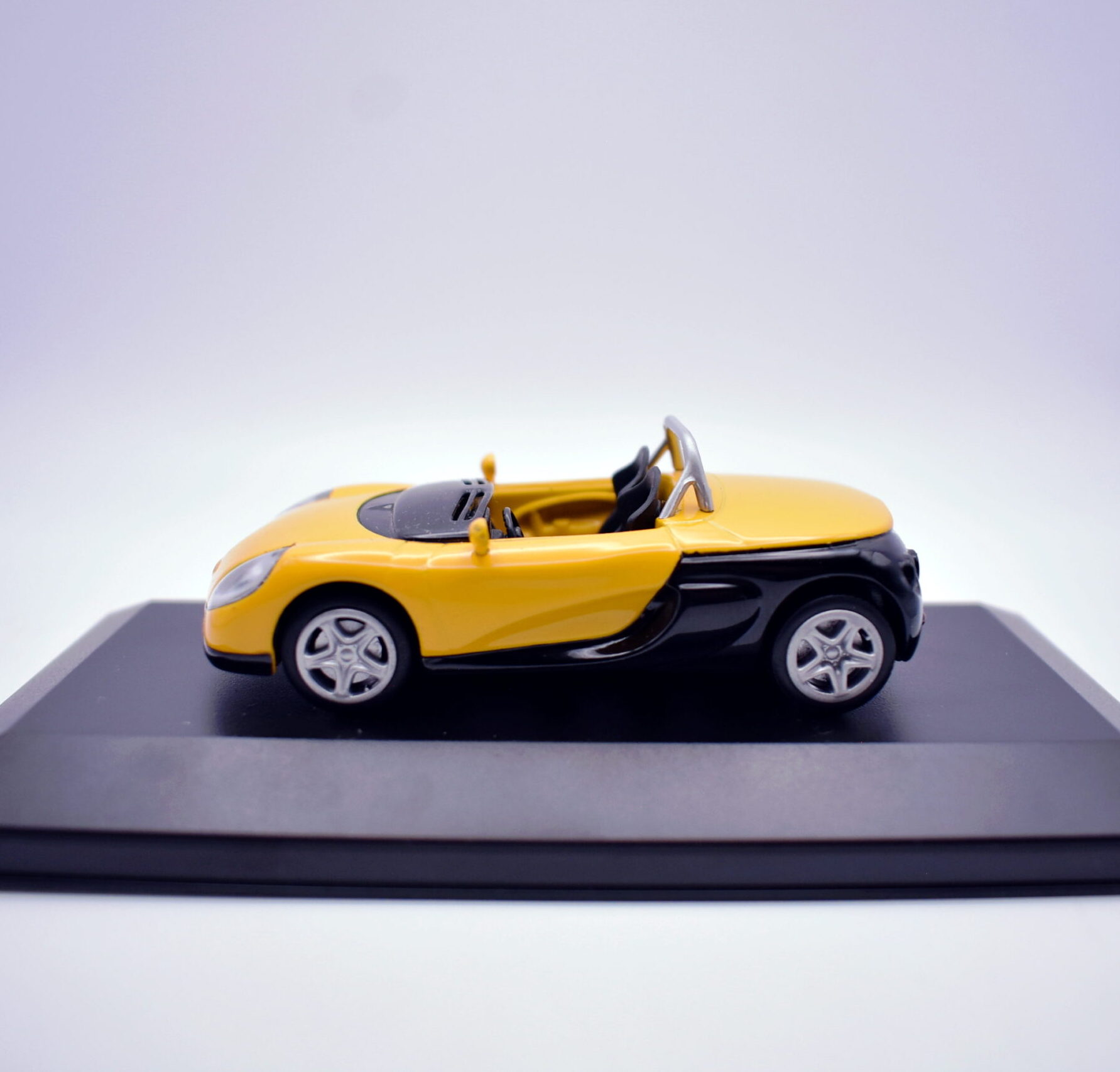 Modellino auto scala 1:43 renault spider modellismo da collezione