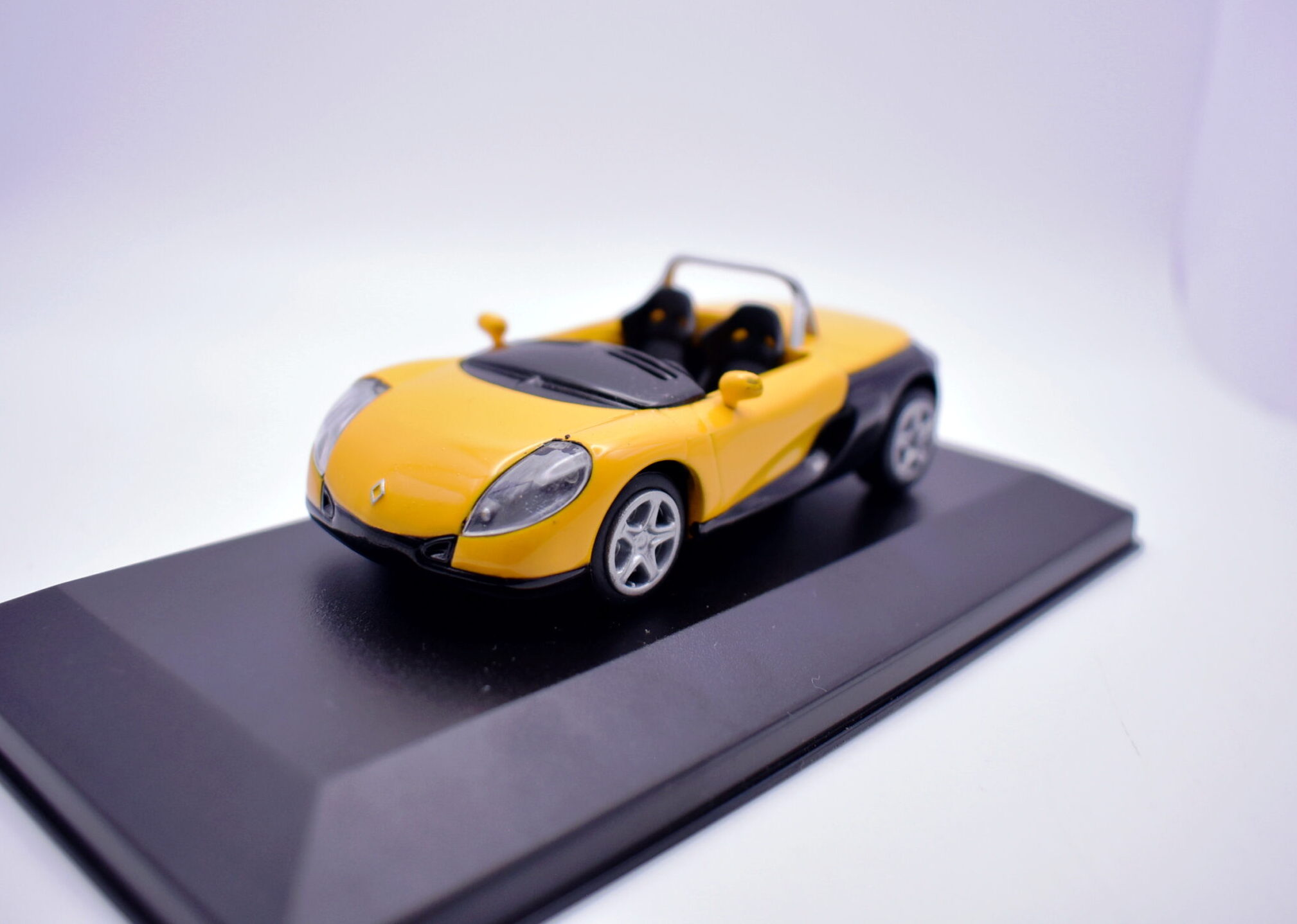 Modellino auto scala 1:43 renault spider modellismo da collezione - Image 2