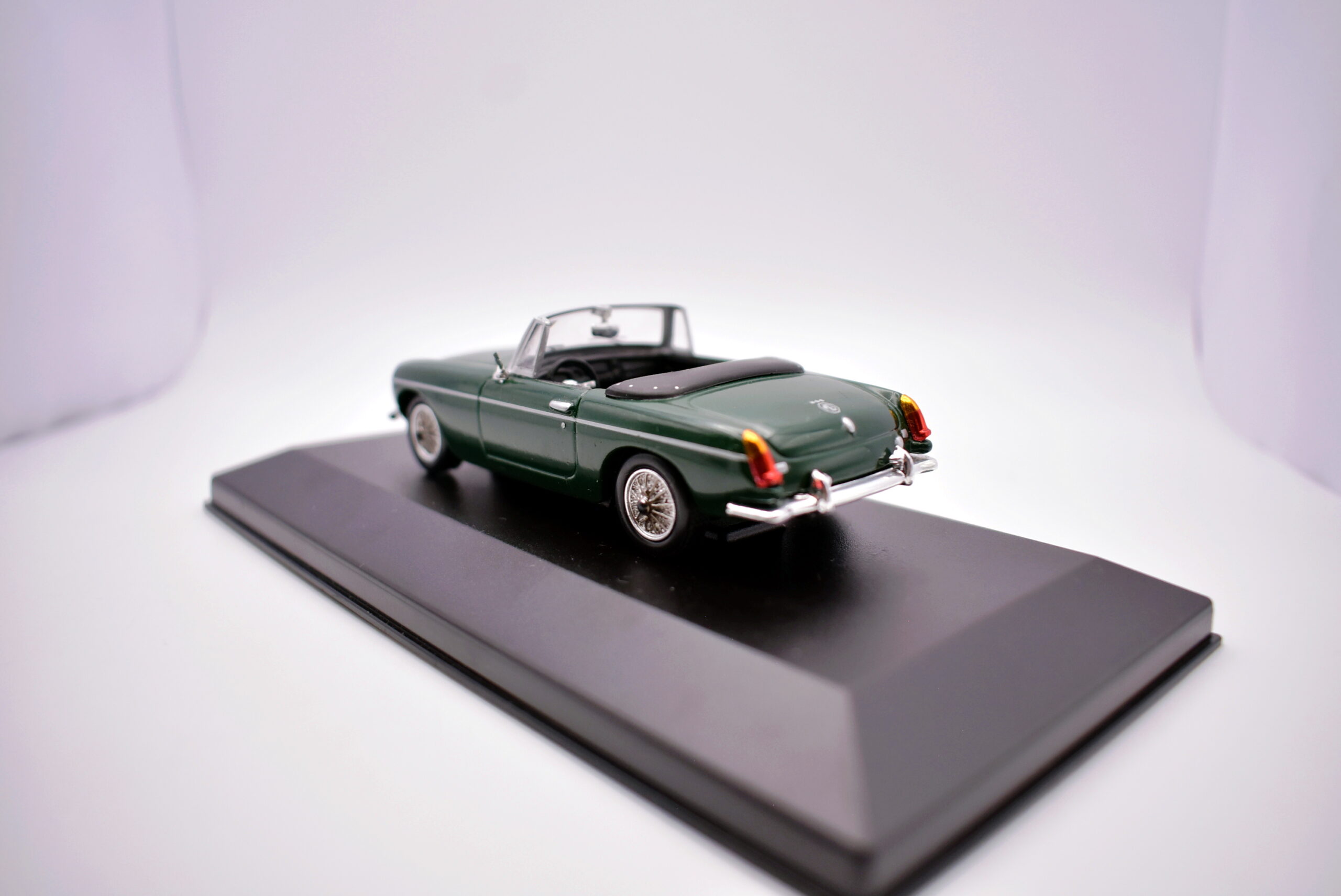 Modellino auto scala 1:43 mgb type-gt modellismo da collezione - Image 4